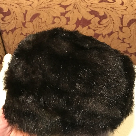 Faux fur fun warm black hat ๐ฉ - Picture 2 of 4